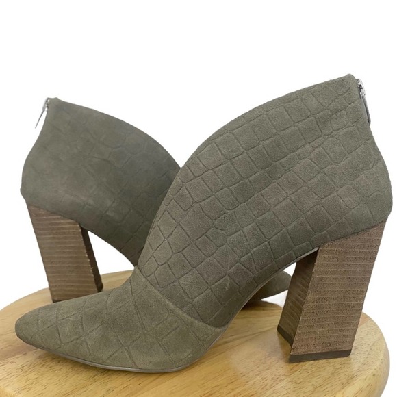 VINCE CAMUTO | Gray Steevera Suede Leather Chunky Block Heel Ankle Booties - Picture 4 of 13